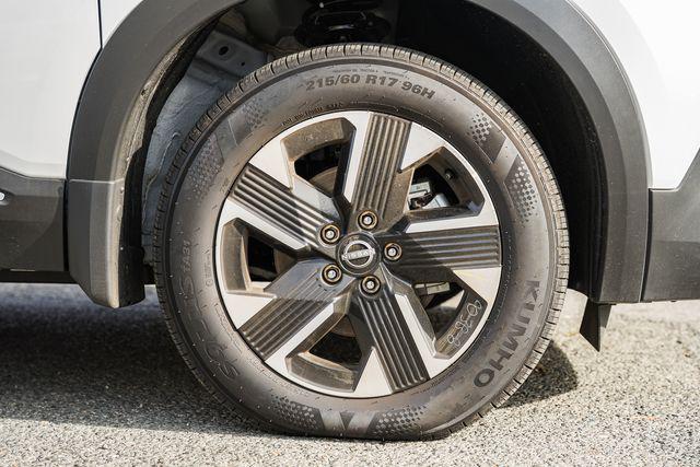 new 2025 Nissan Kicks car, priced at $24,384