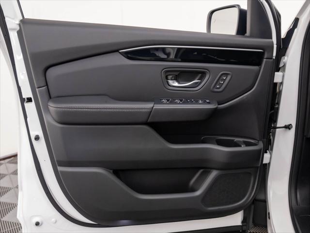 new 2025 Honda Pilot car, priced at $49,835