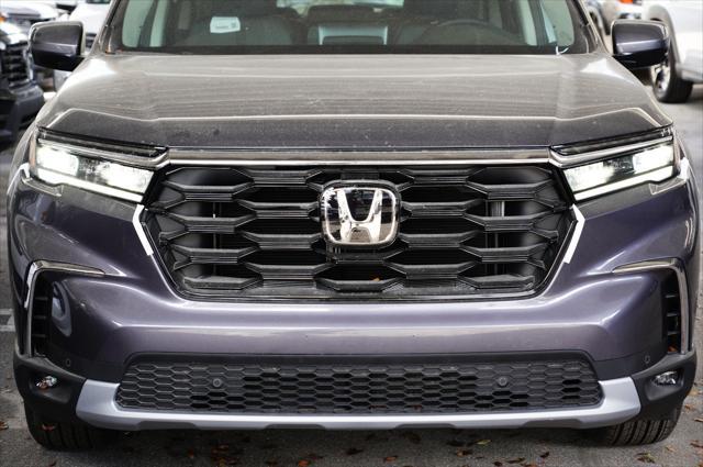 new 2025 Honda Pilot car, priced at $48,595