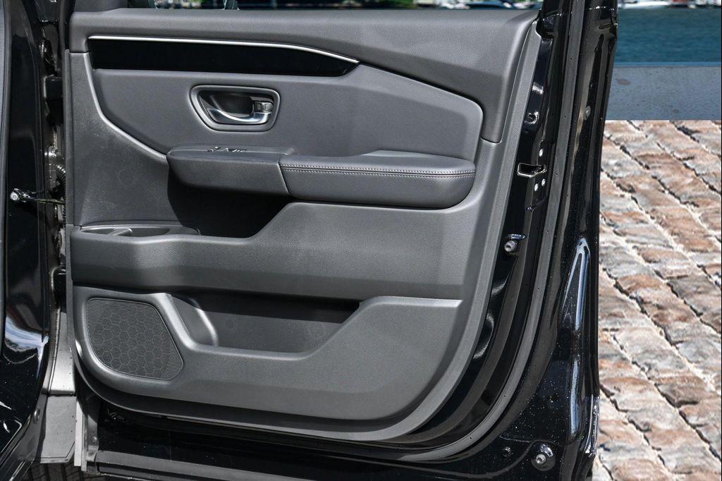 new 2025 Honda Pilot car, priced at $44,695