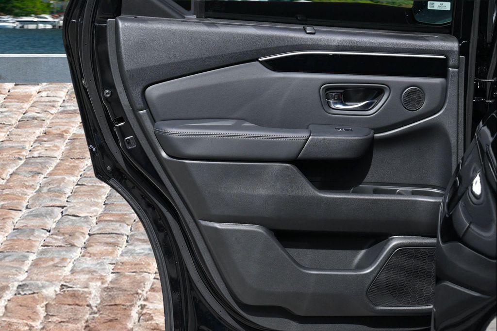 new 2025 Honda Pilot car, priced at $44,695