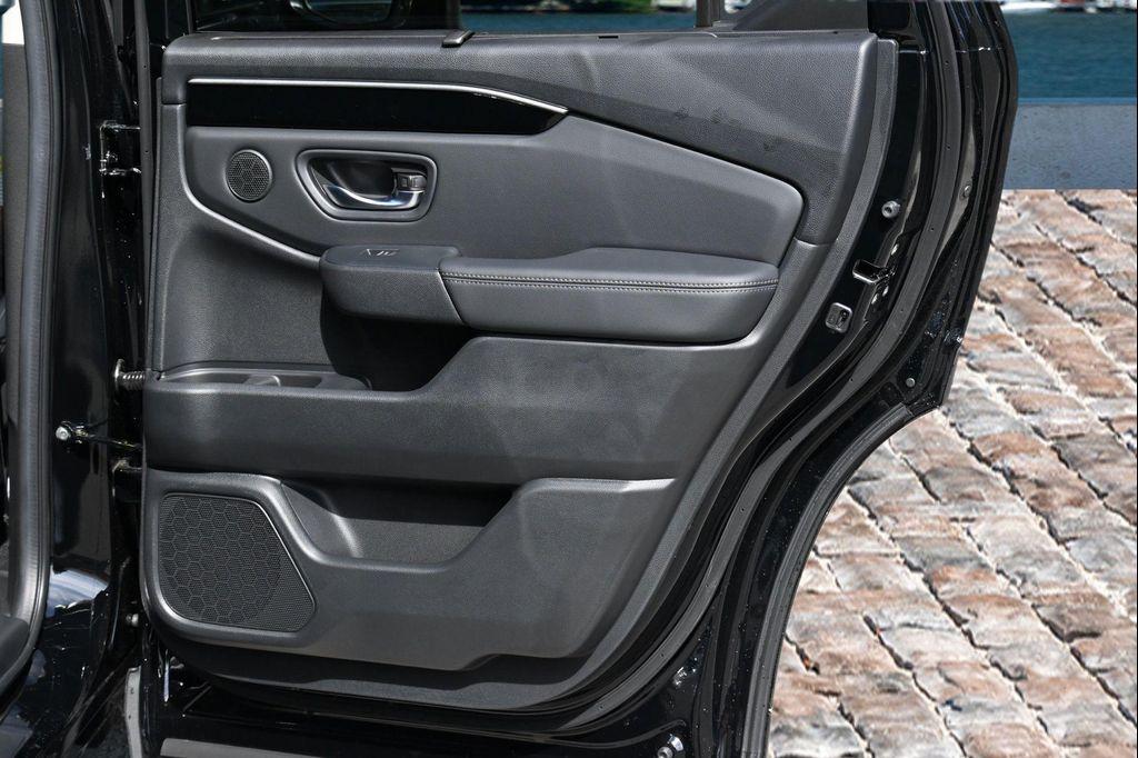 new 2025 Honda Pilot car, priced at $44,695