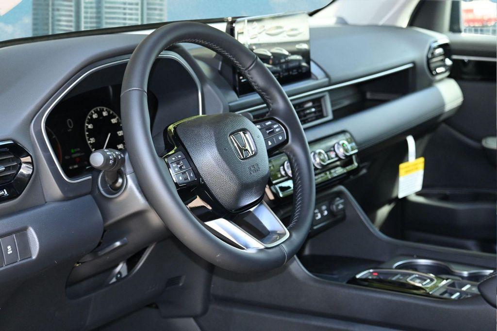 new 2025 Honda Pilot car, priced at $44,695