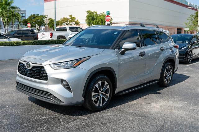 used 2020 Toyota Highlander car, priced at $28,900