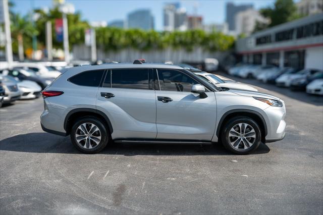 used 2020 Toyota Highlander car, priced at $28,900