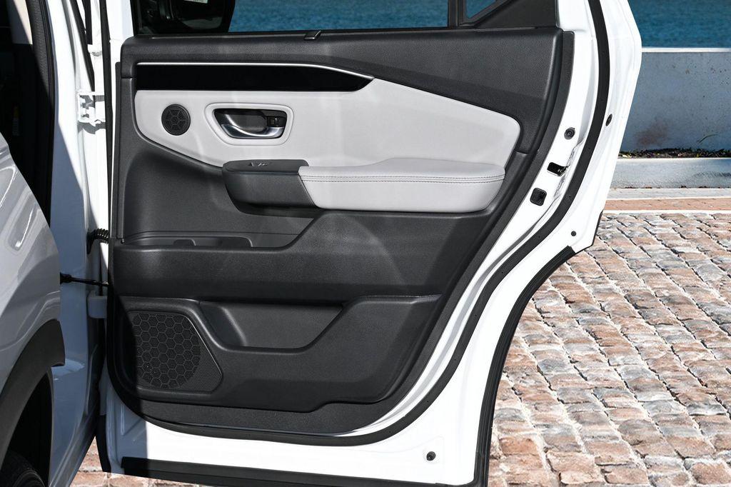 new 2025 Honda Pilot car, priced at $42,723