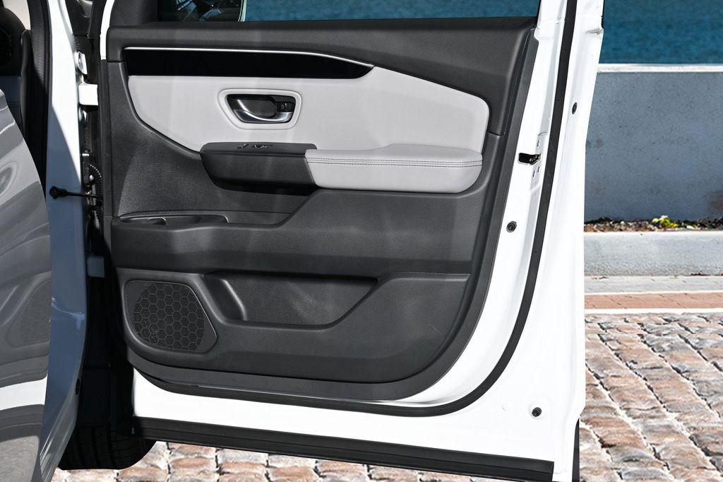 new 2025 Honda Pilot car, priced at $42,723