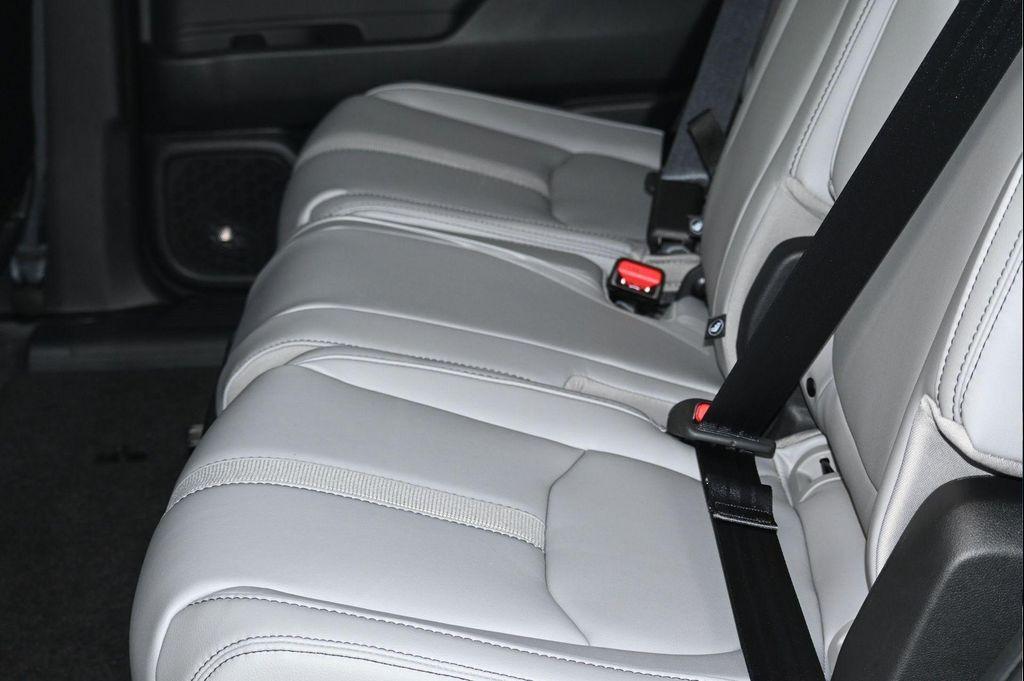 new 2025 Honda Pilot car, priced at $42,723