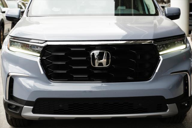 new 2025 Honda Pilot car, priced at $48,595