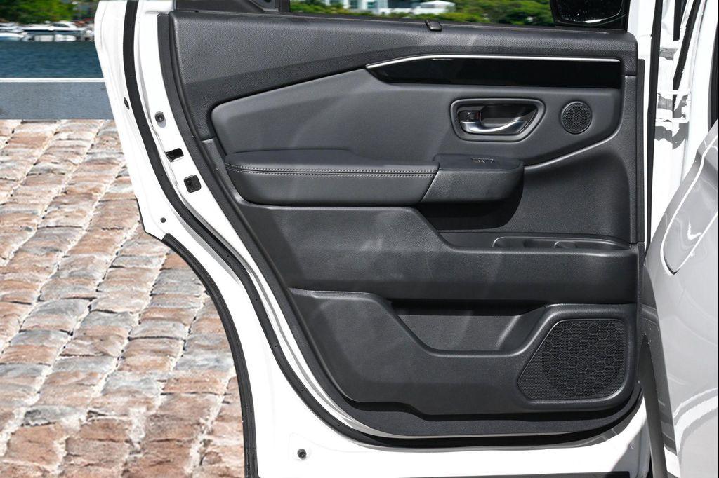 new 2025 Honda Pilot car, priced at $41,919