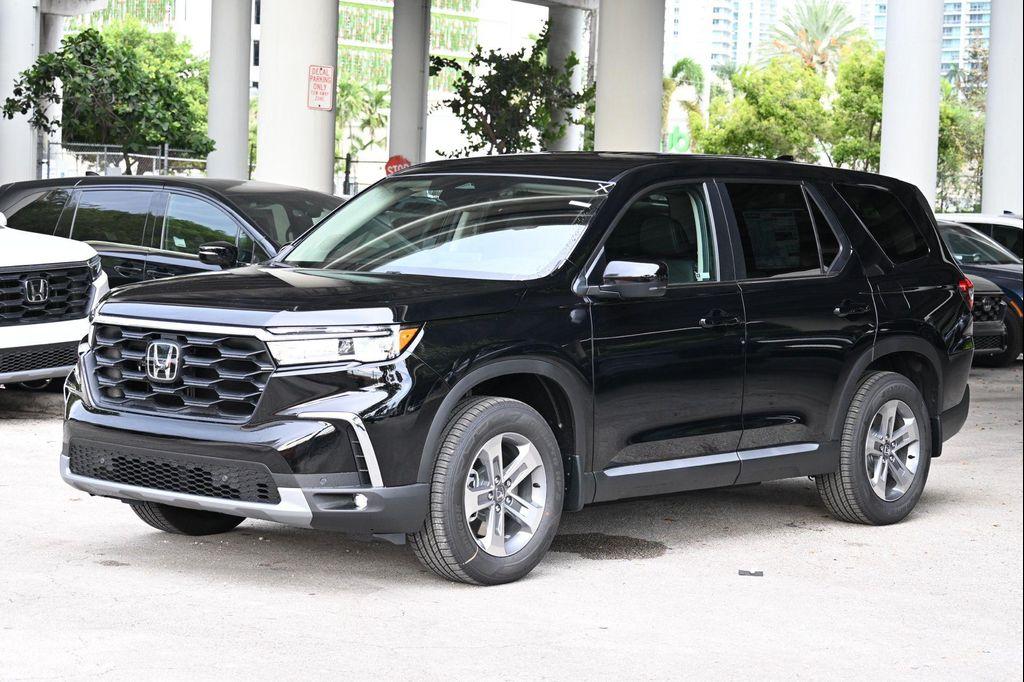 new 2025 Honda Pilot car, priced at $44,695