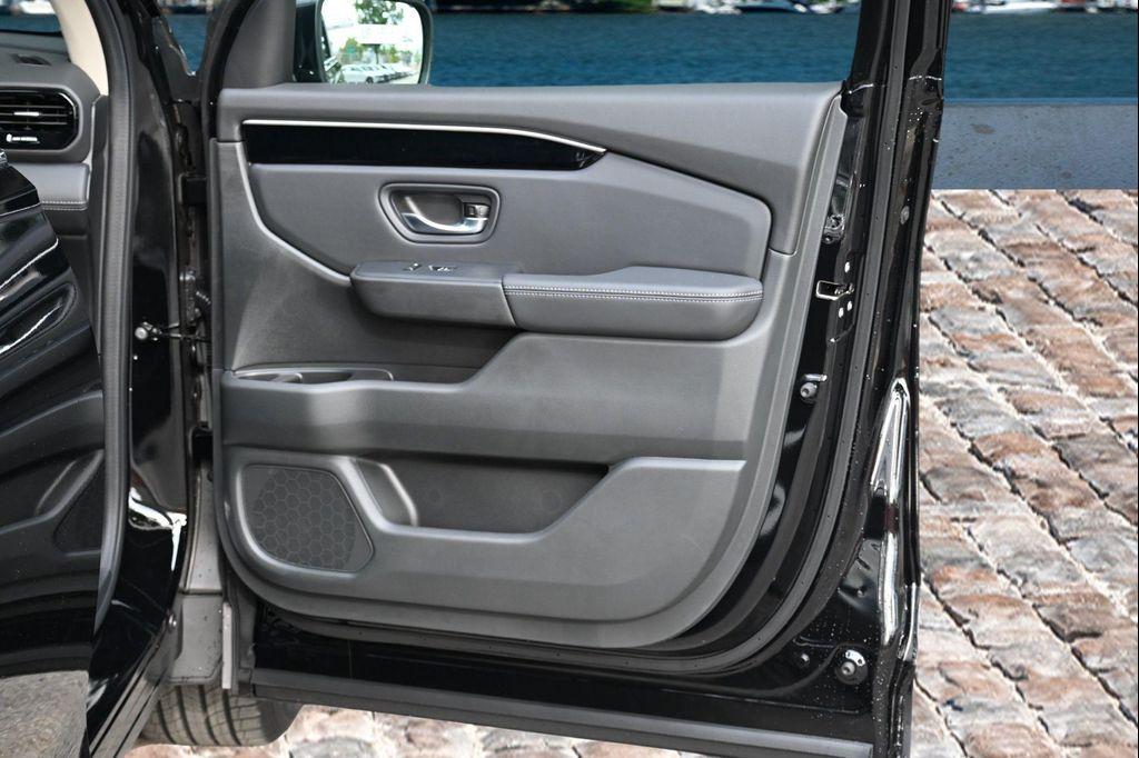 new 2025 Honda Pilot car, priced at $44,695