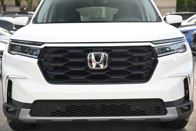 new 2024 Honda Pilot car, priced at $44,075