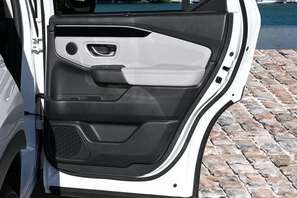 new 2025 Honda Pilot car, priced at $43,367