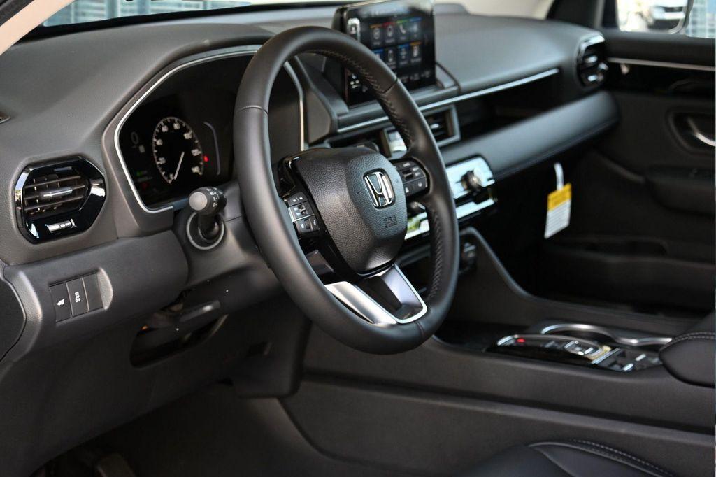 new 2025 Honda Pilot car, priced at $48,955