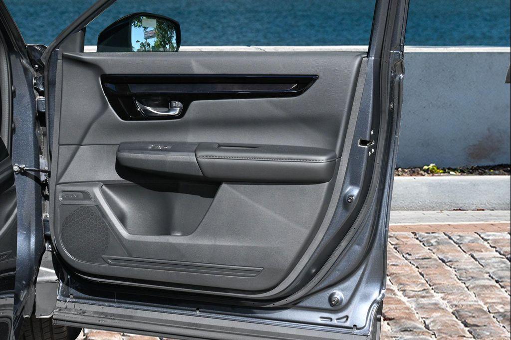 new 2025 Honda CR-V car, priced at $35,895