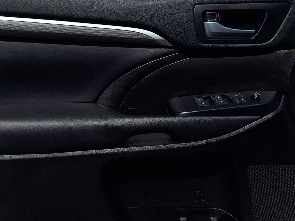 used 2018 Toyota Highlander car, priced at $22,988