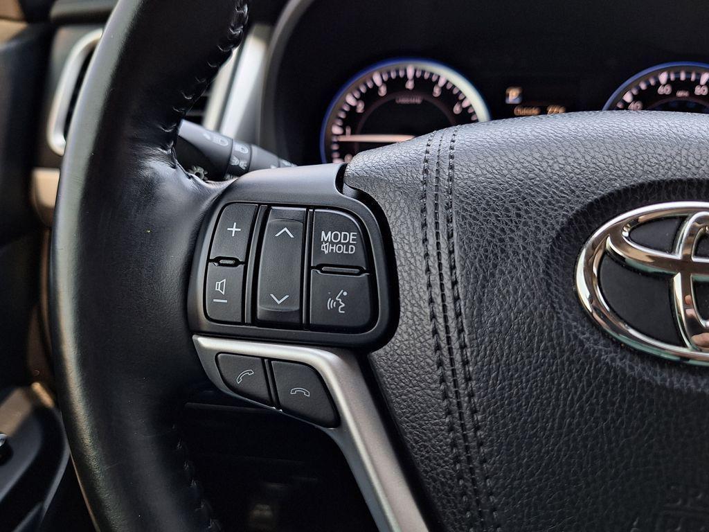 used 2018 Toyota Highlander car, priced at $22,988