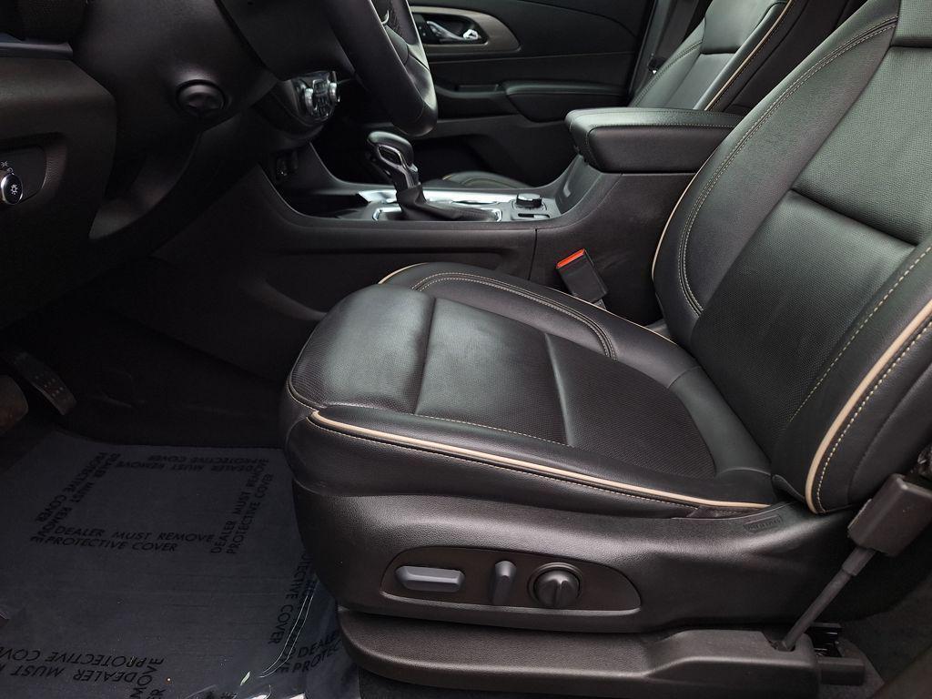 used 2023 Chevrolet Traverse car, priced at $30,988