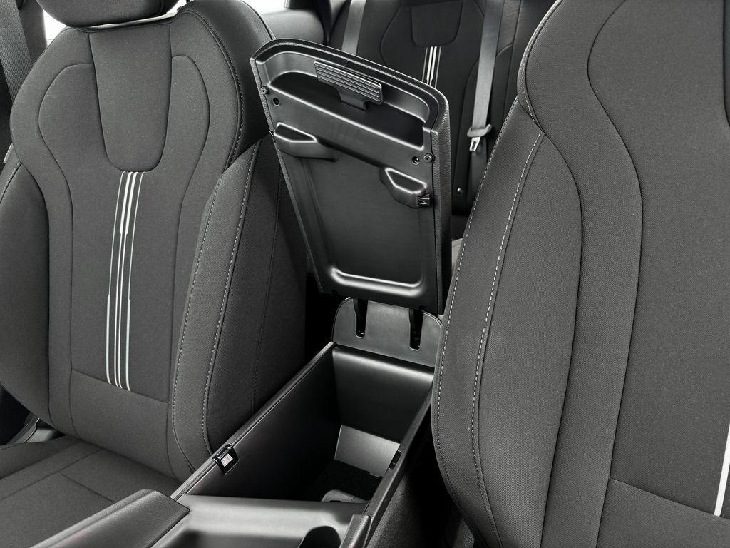 new 2025 Hyundai Elantra car, priced at $23,292