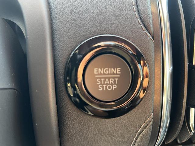 new 2025 Ford Expedition car, priced at $80,494