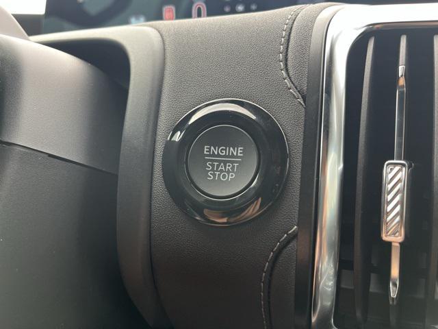 new 2025 Ford Expedition car, priced at $81,821