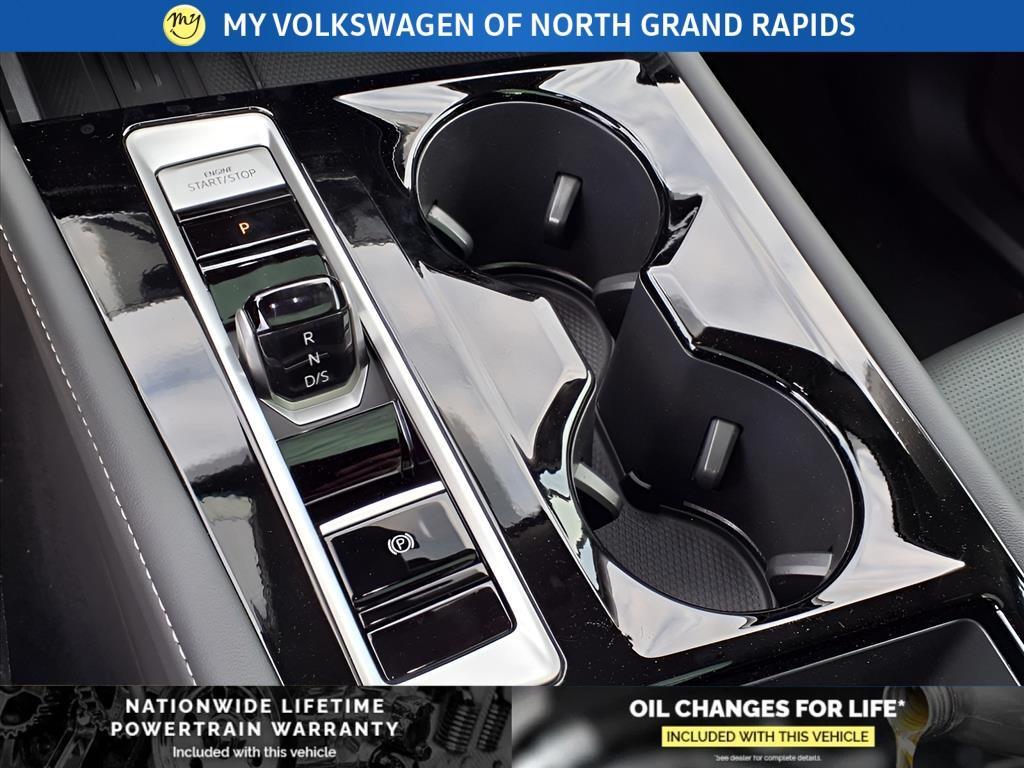 new 2025 Volkswagen Atlas car, priced at $53,140
