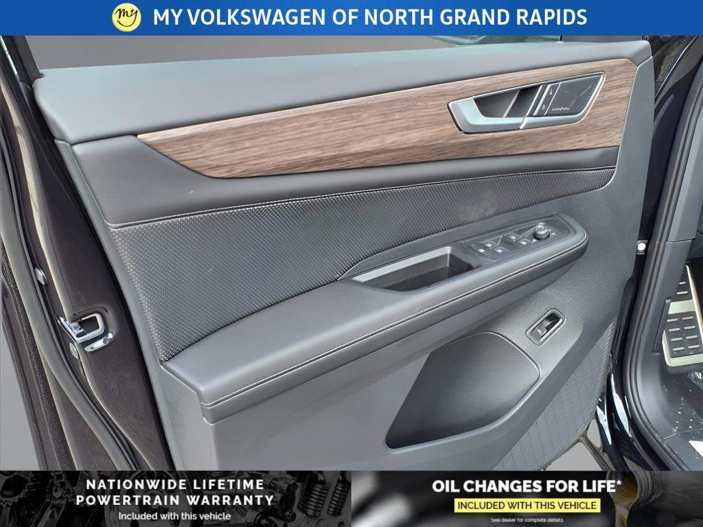 new 2025 Volkswagen Atlas car, priced at $53,140