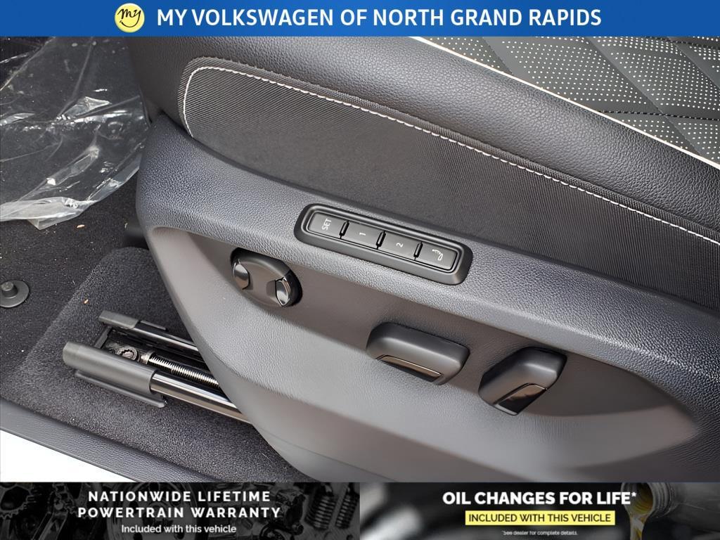 new 2025 Volkswagen Atlas car, priced at $53,140