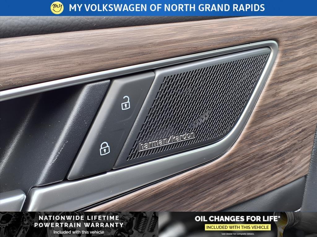 new 2025 Volkswagen Atlas car, priced at $53,140