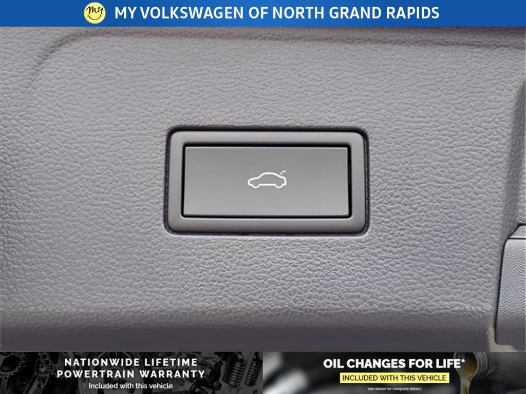 new 2025 Volkswagen Atlas car, priced at $53,476