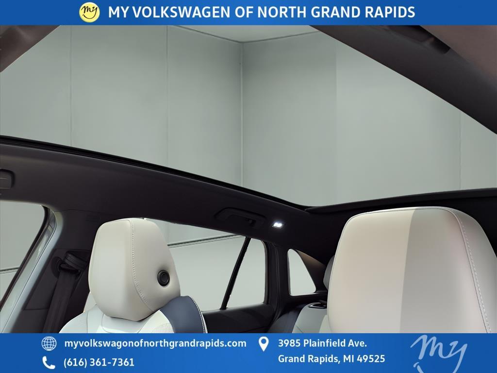 new 2025 Volkswagen ID.4 car, priced at $49,518