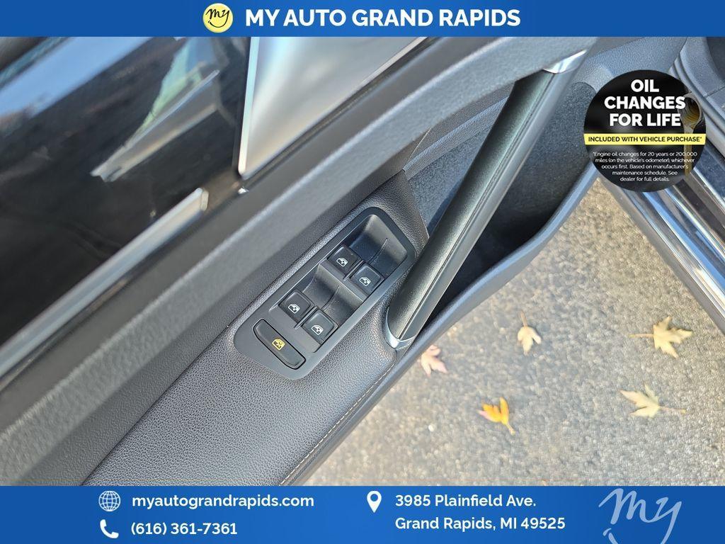 used 2018 Volkswagen Golf SportWagen car, priced at $17,973