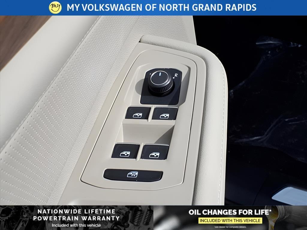 new 2025 Volkswagen Atlas car, priced at $44,499