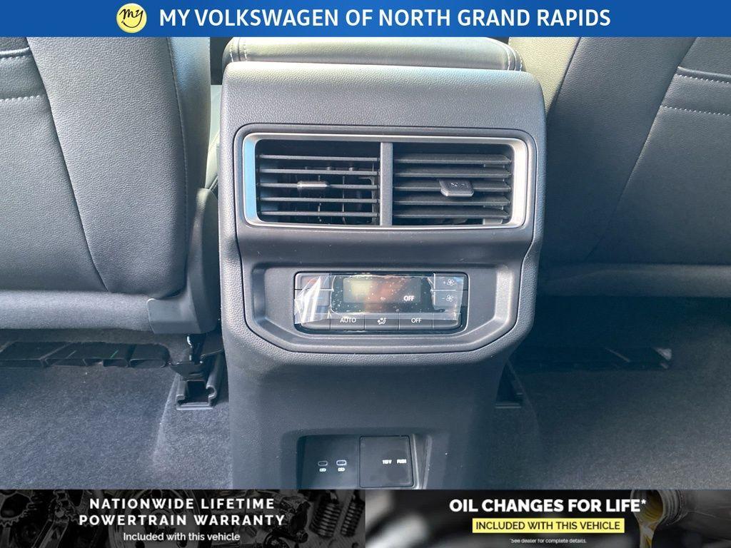 new 2026 Volkswagen Atlas car, priced at $48,670