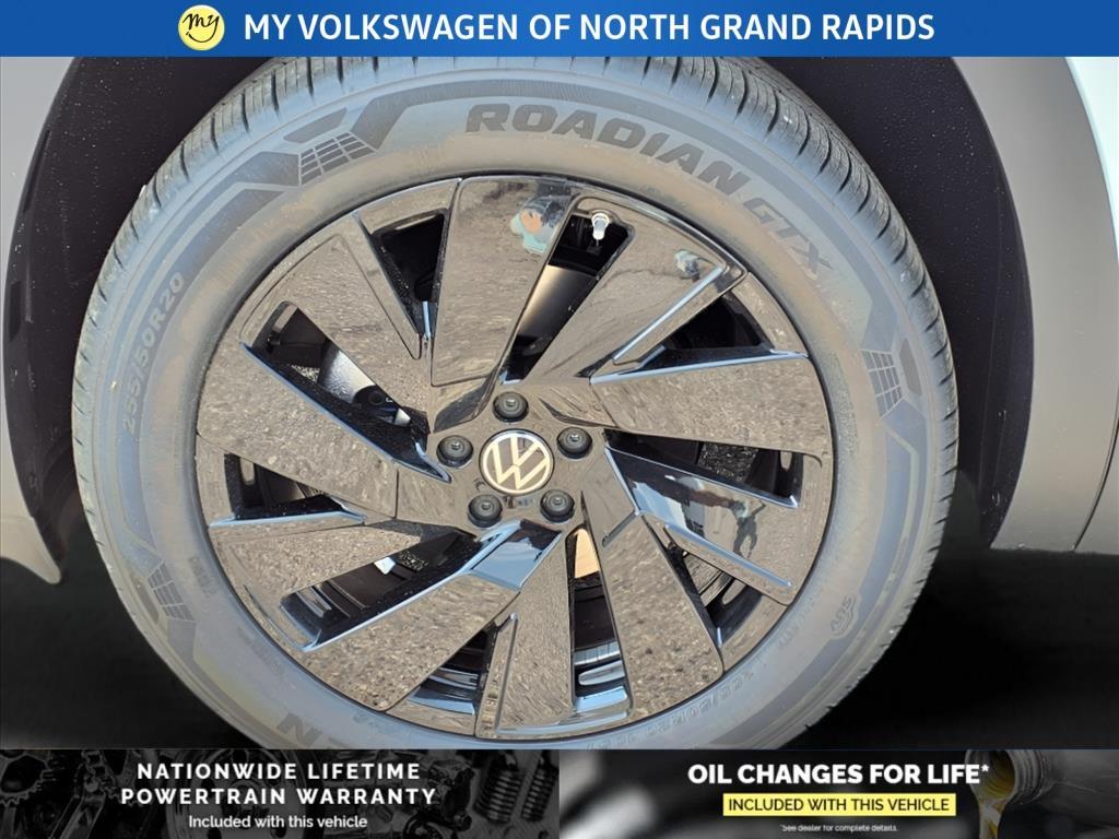 new 2025 Volkswagen Atlas car, priced at $42,079