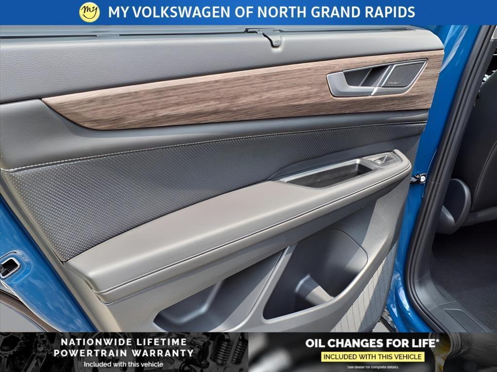 new 2025 Volkswagen Atlas car, priced at $50,490