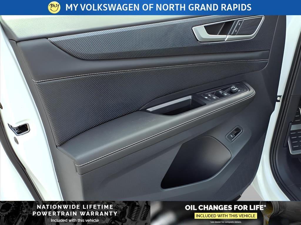 new 2026 Volkswagen Atlas Cross Sport car, priced at $52,876