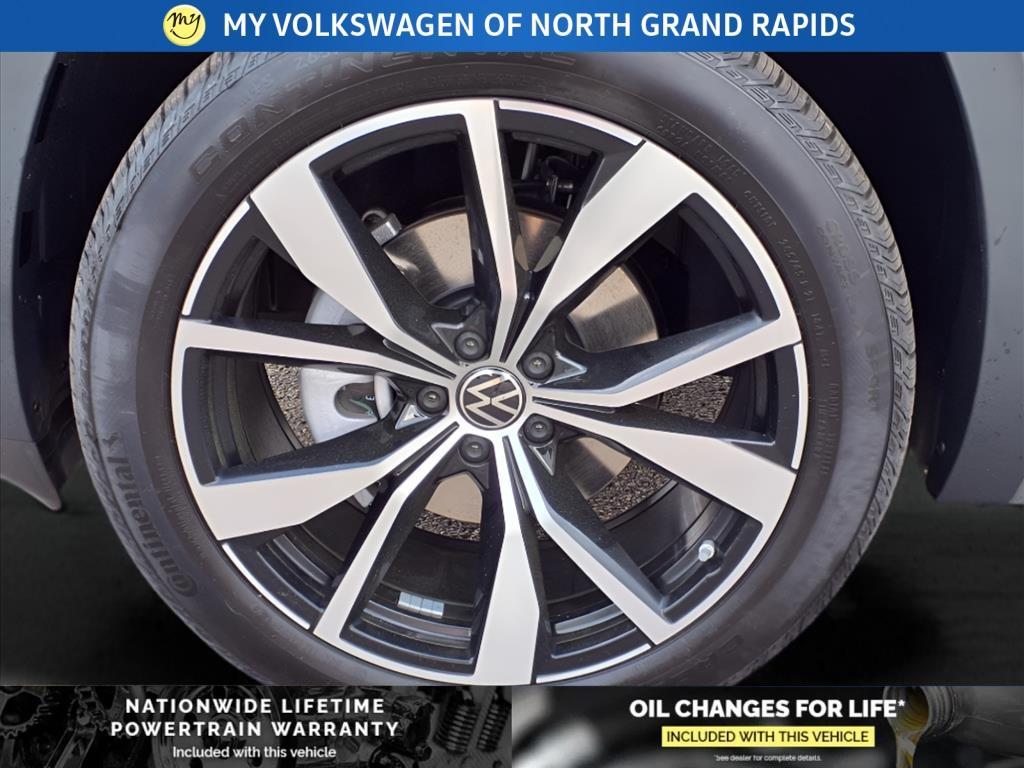 new 2025 Volkswagen Atlas car, priced at $50,640