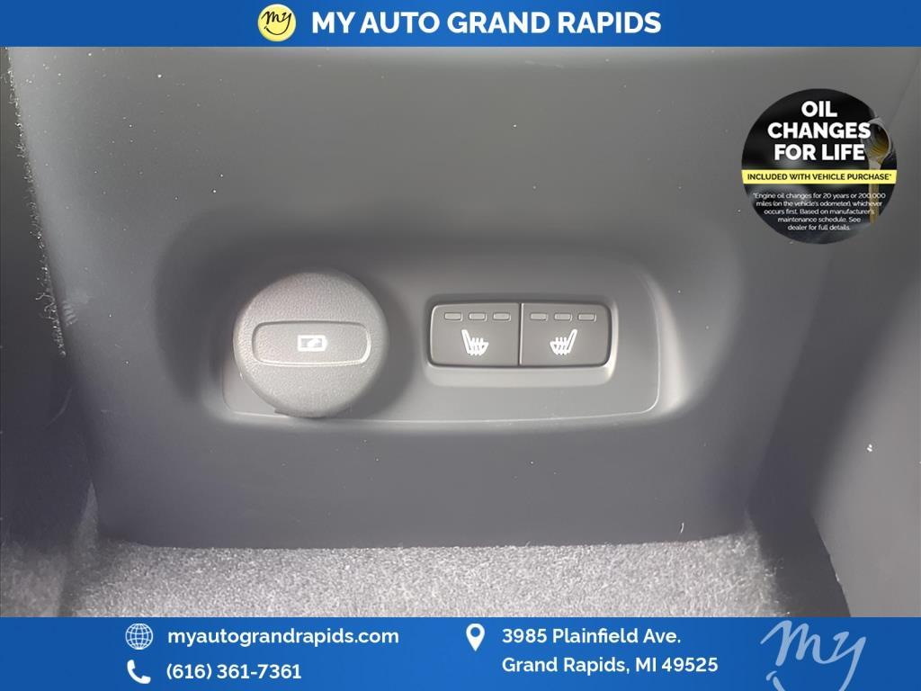 used 2021 Volvo XC40 car, priced at $28,946