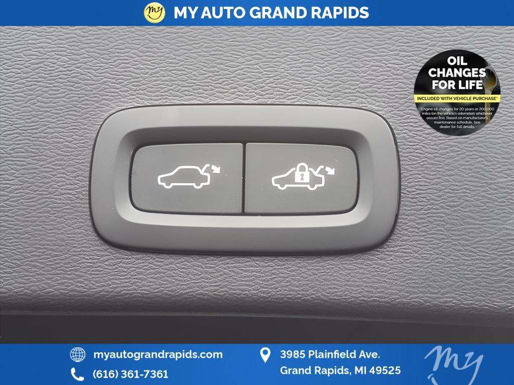 used 2021 Volvo XC40 car, priced at $28,946