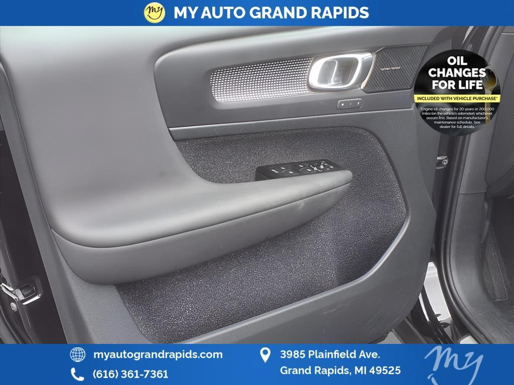 used 2021 Volvo XC40 car, priced at $28,946