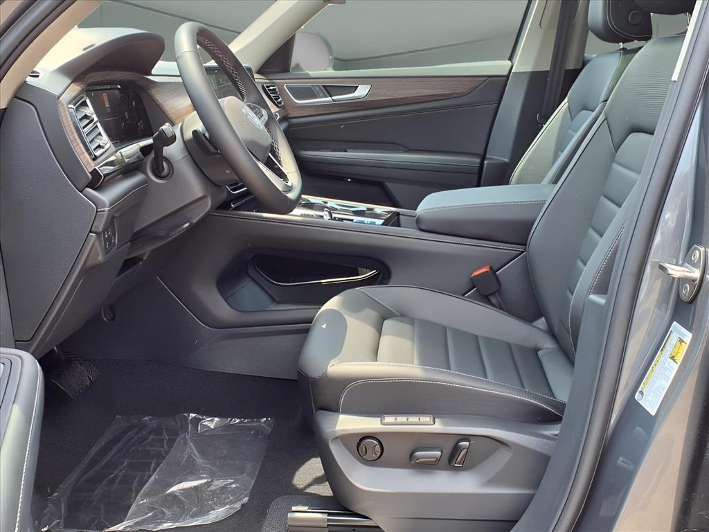 new 2025 Volkswagen Atlas car, priced at $48,899