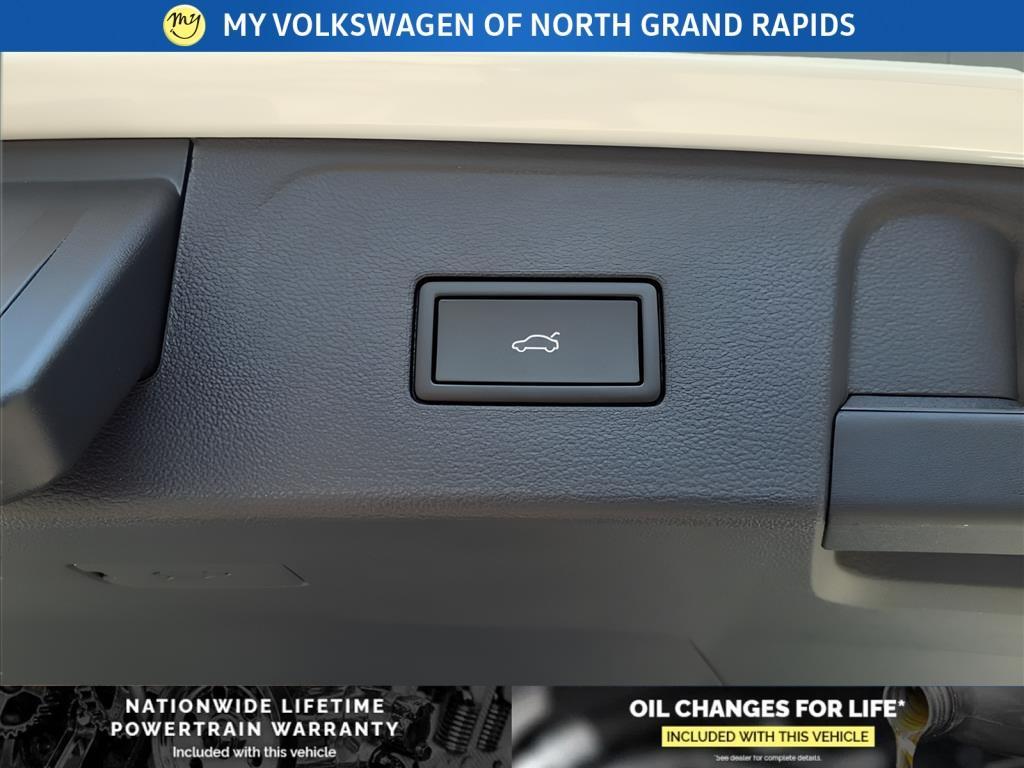 new 2025 Volkswagen Atlas car, priced at $47,170