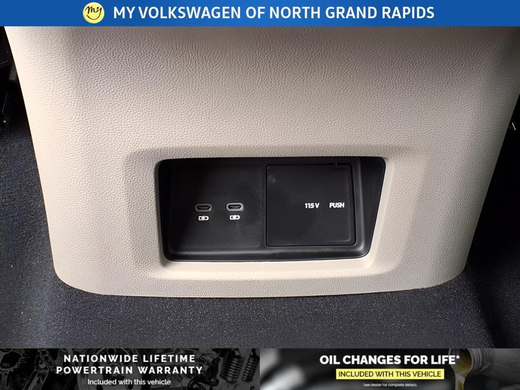 new 2025 Volkswagen Atlas car, priced at $41,251