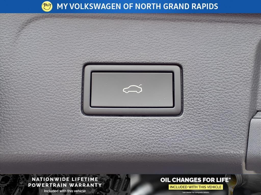 new 2025 Volkswagen Atlas car, priced at $50,983