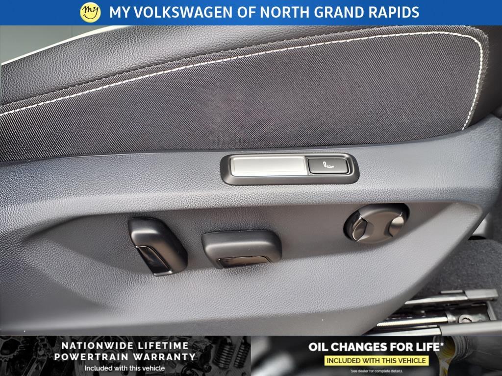 new 2025 Volkswagen Atlas car, priced at $50,983