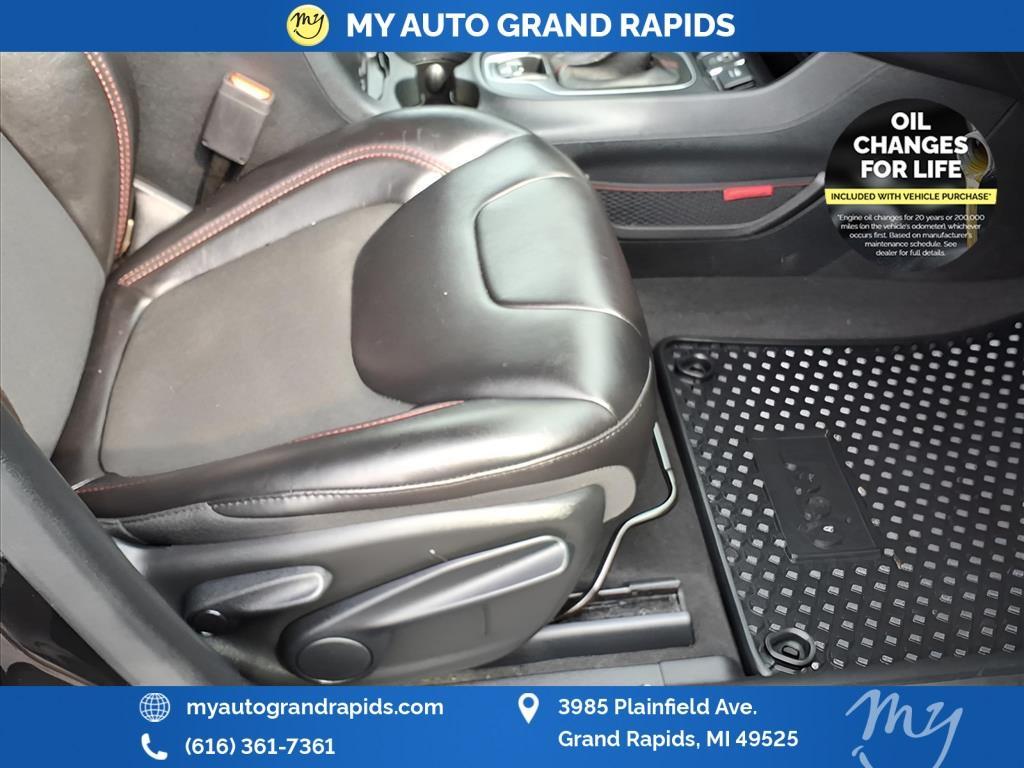 used 2022 Jeep Cherokee car, priced at $25,682