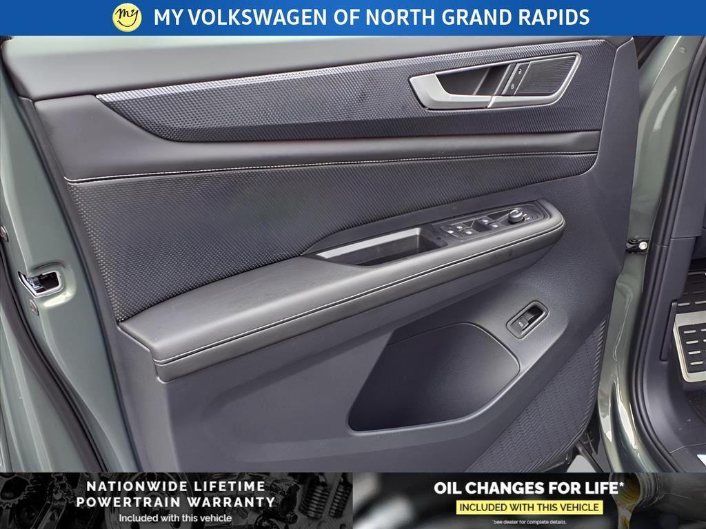 new 2026 Volkswagen Atlas Cross Sport car, priced at $52,420