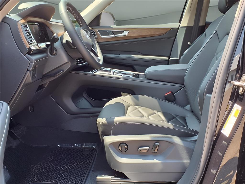 new 2025 Volkswagen Atlas car, priced at $44,975